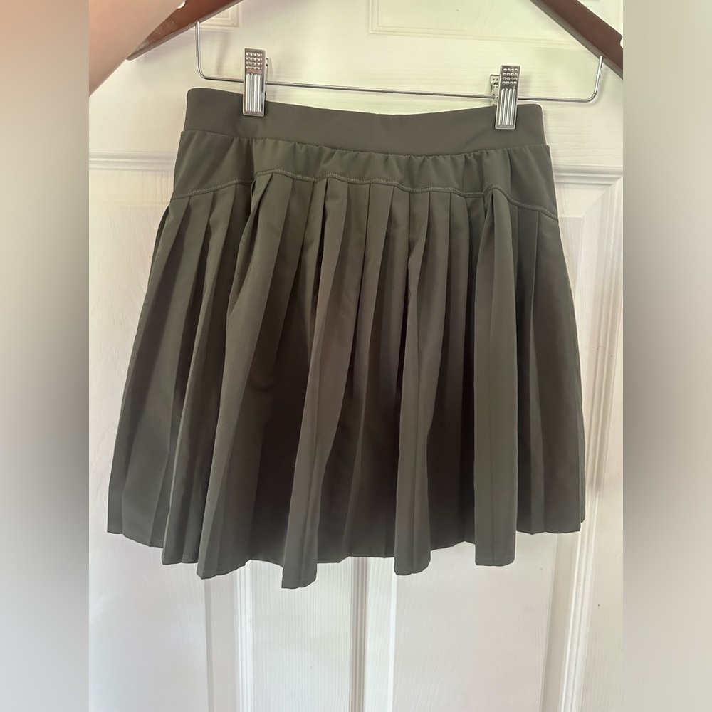 NWOT SPANX Get Moving Pleated Skort in Palm Green - Picture 5 of 6